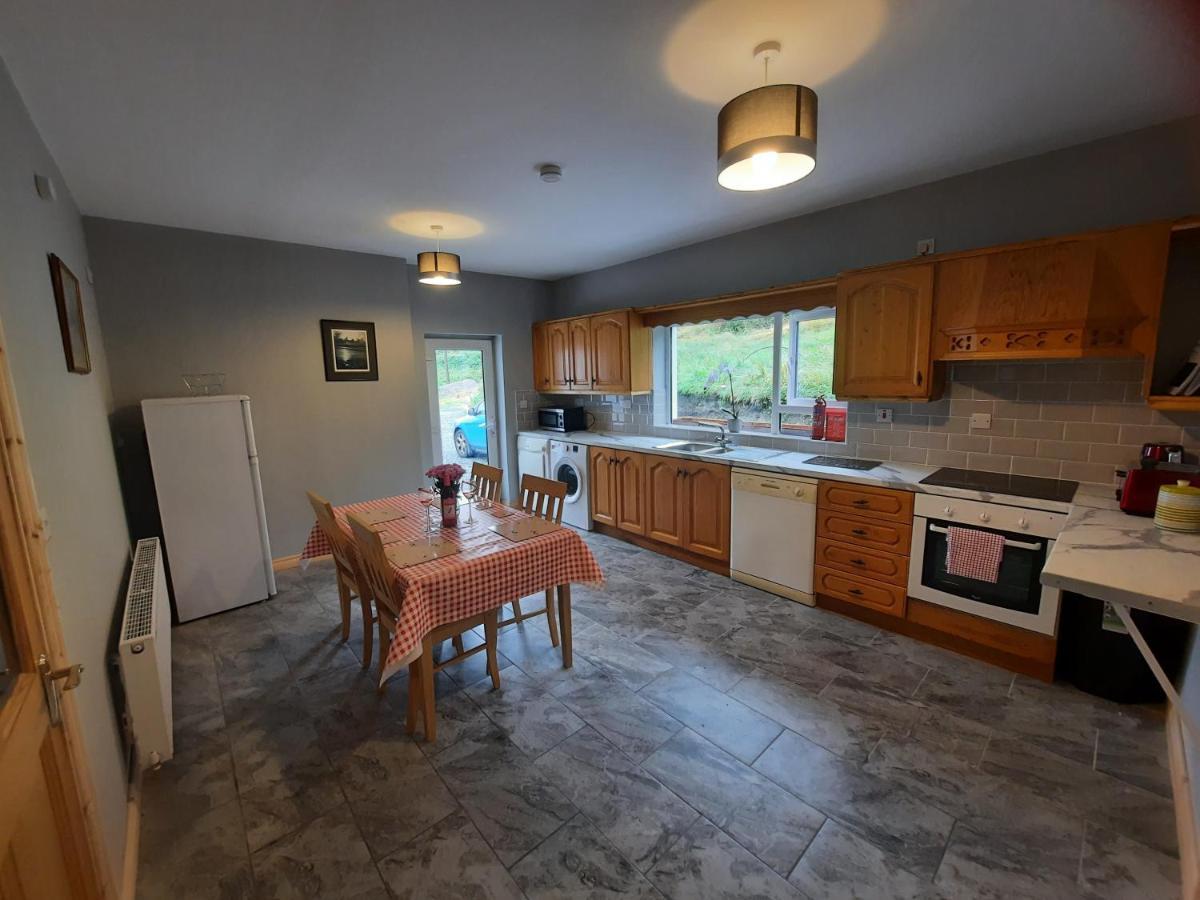 Conneelys Cottage, Connemara, Clifden, H71Y096 Bagian luar foto