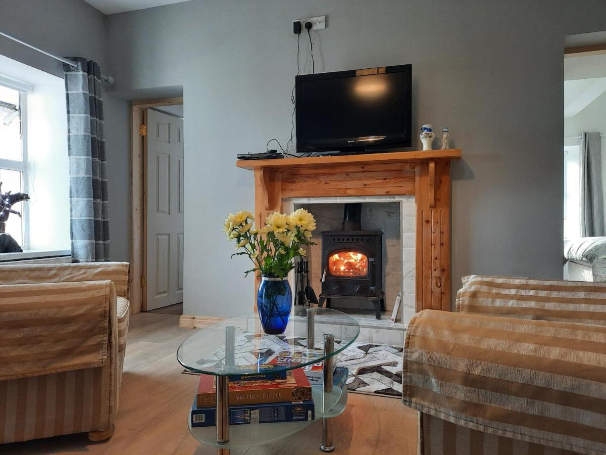Conneelys Cottage, Connemara, Clifden, H71Y096 Bagian luar foto