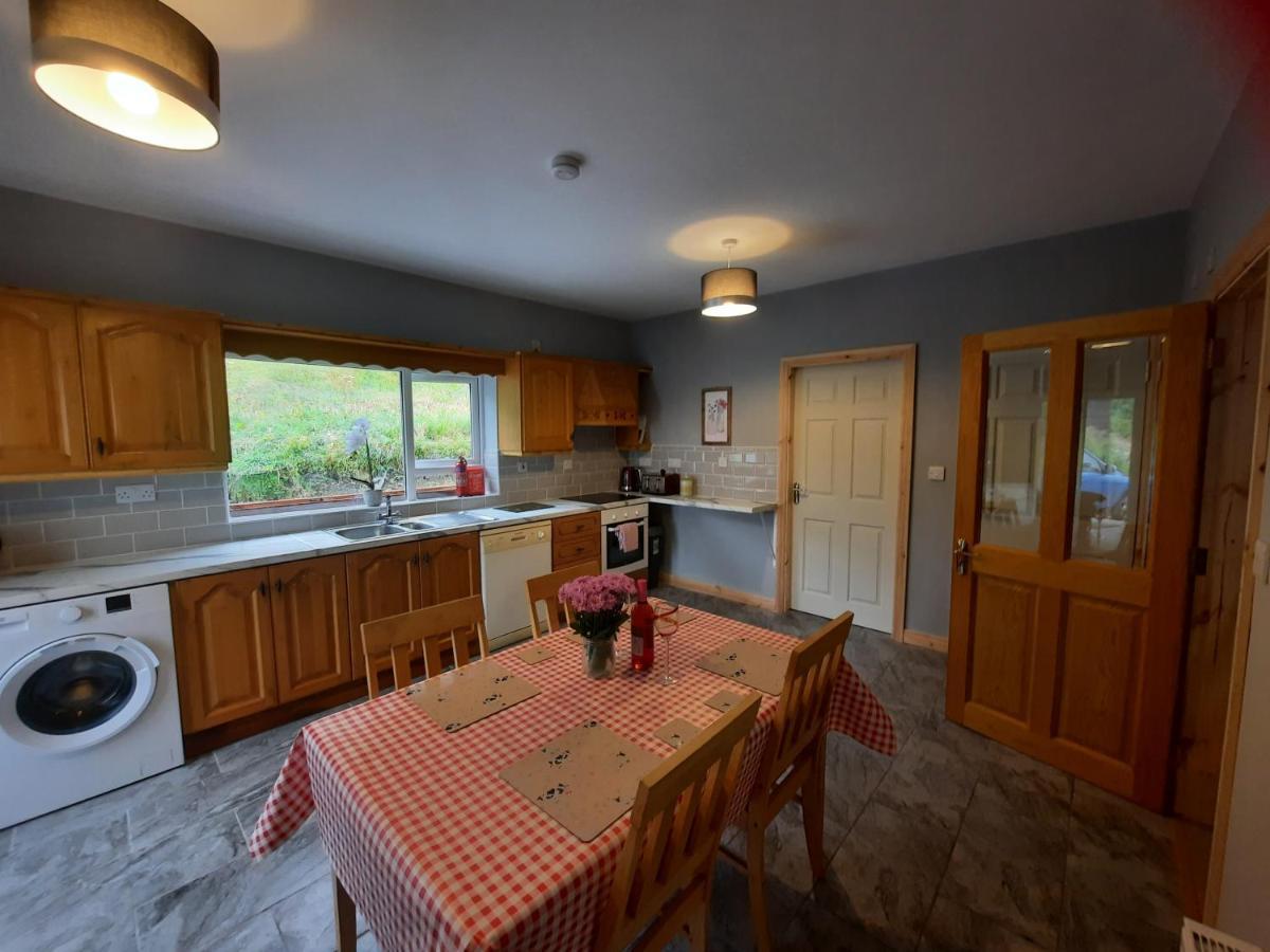 Conneelys Cottage, Connemara, Clifden, H71Y096 Bagian luar foto