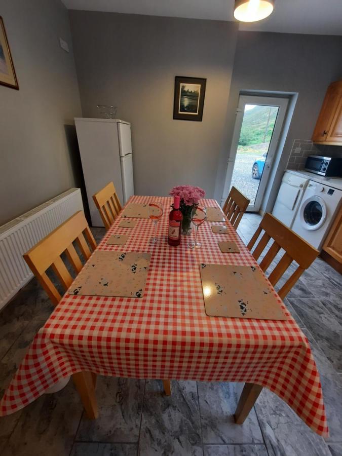 Conneelys Cottage, Connemara, Clifden, H71Y096 Bagian luar foto